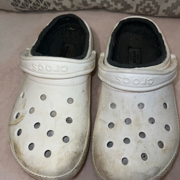 White fuzzy crocs - Picture 3 of 5